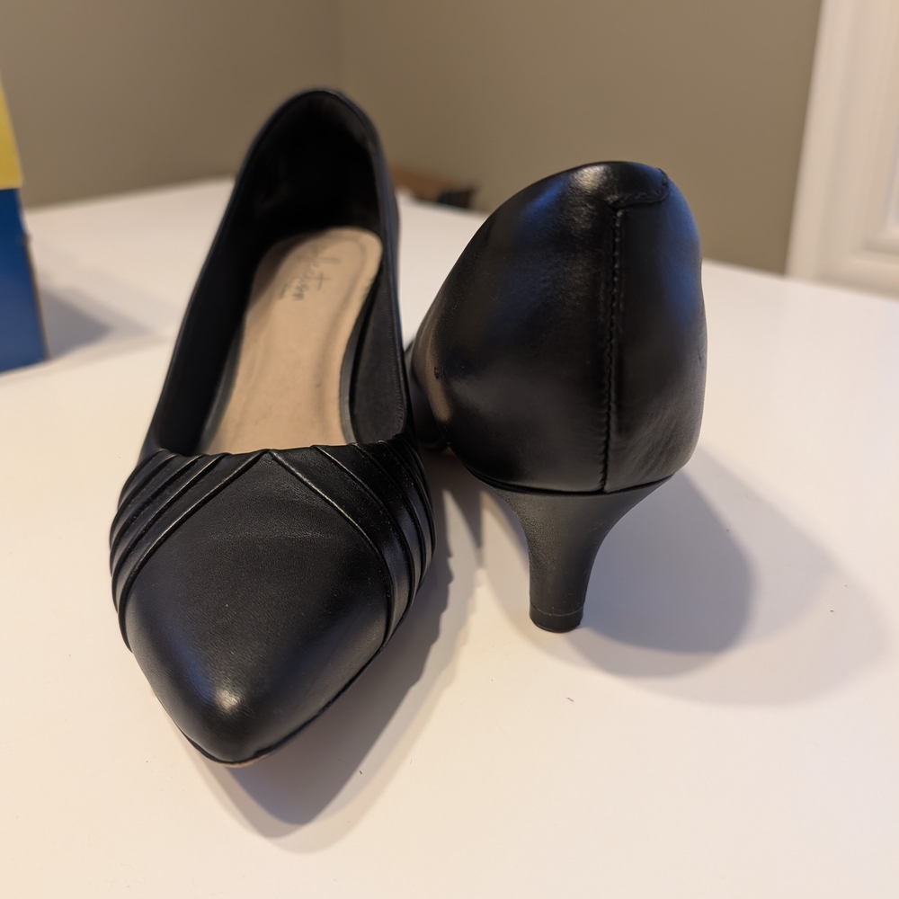 Clarks Court Heel Leather Dress Shoes Size 7.5
